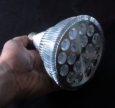 LED PAR38.jpg (182.45 KiB) Visad 5529 gånger LED PAR38 (PAR38 anger hur stor lampans diameter är)